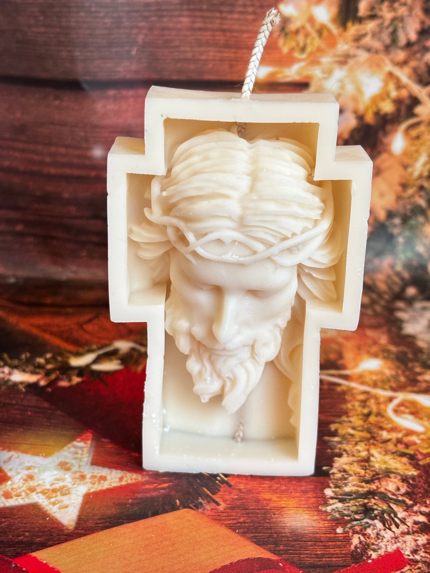 Jesus-Büste im Kreuz – „Sacred Grace“