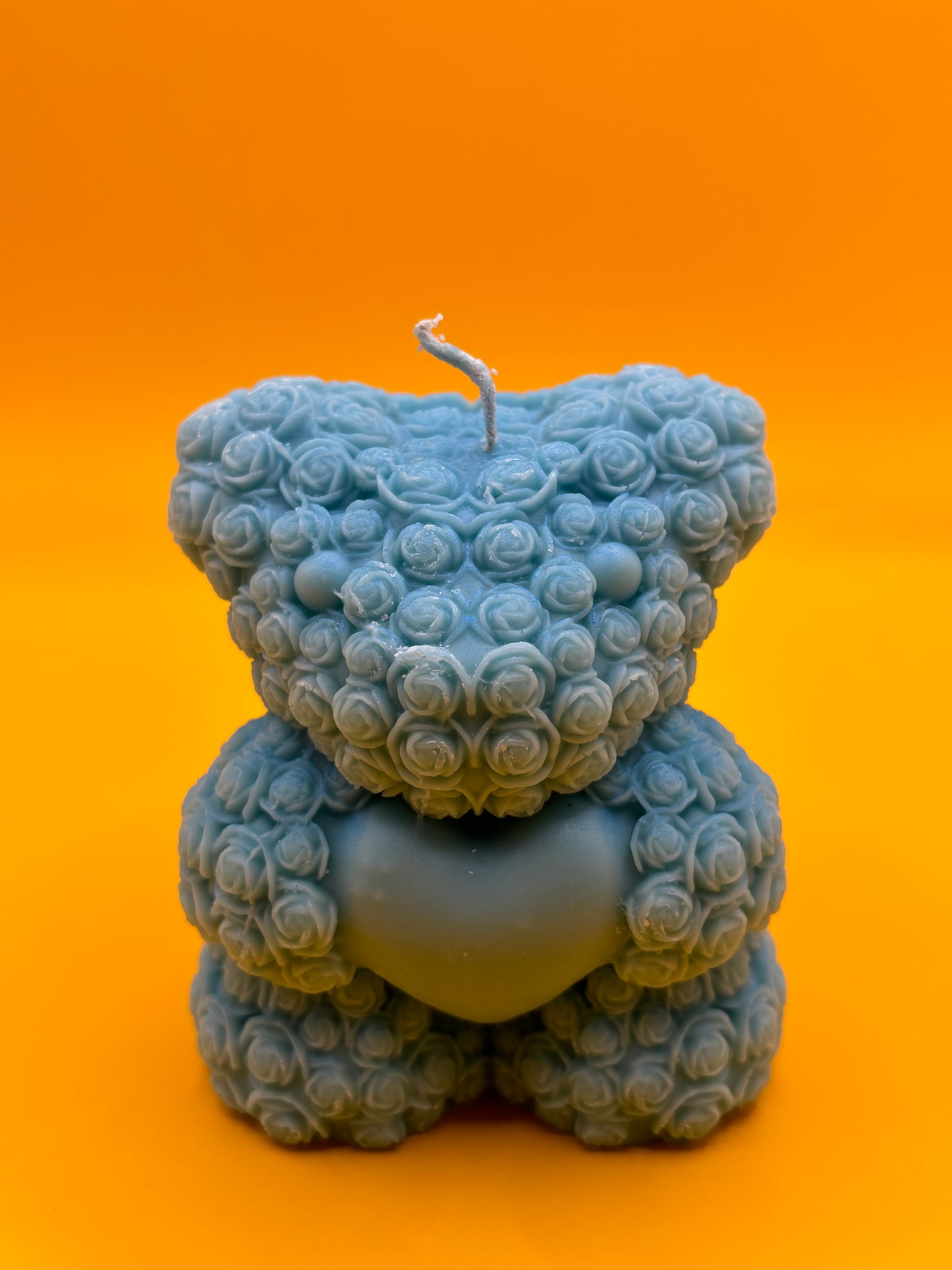 Bärchen-Kerze mit Herz – klein, Handgefertigt aus Raspwachs