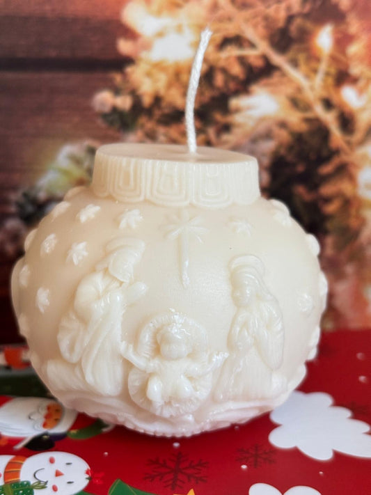 Heilige Nacht Kugel – Handgegossene Weihnachtskerze mit Krippenszene
